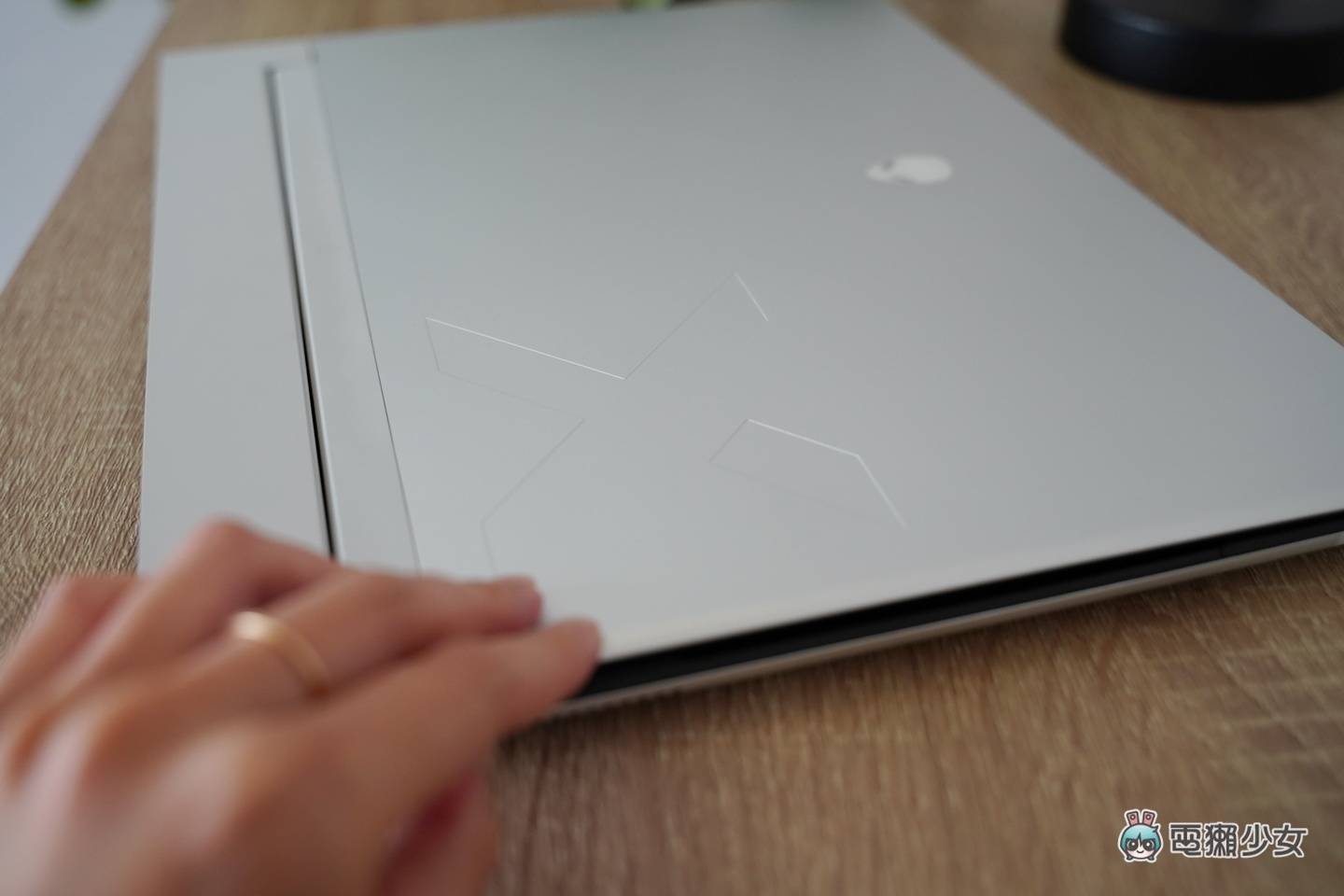 开箱|外星人笔记本薄型设计 Alienware x14 R2 超美 Legend 3.0 外型