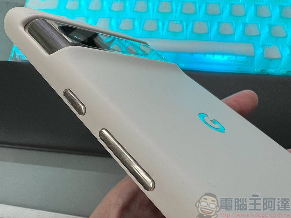 谷歌 Pixel 8 Pro、Pixel 8 开箱实测：AI 是一切魔法的核心 - 电脑王阿达