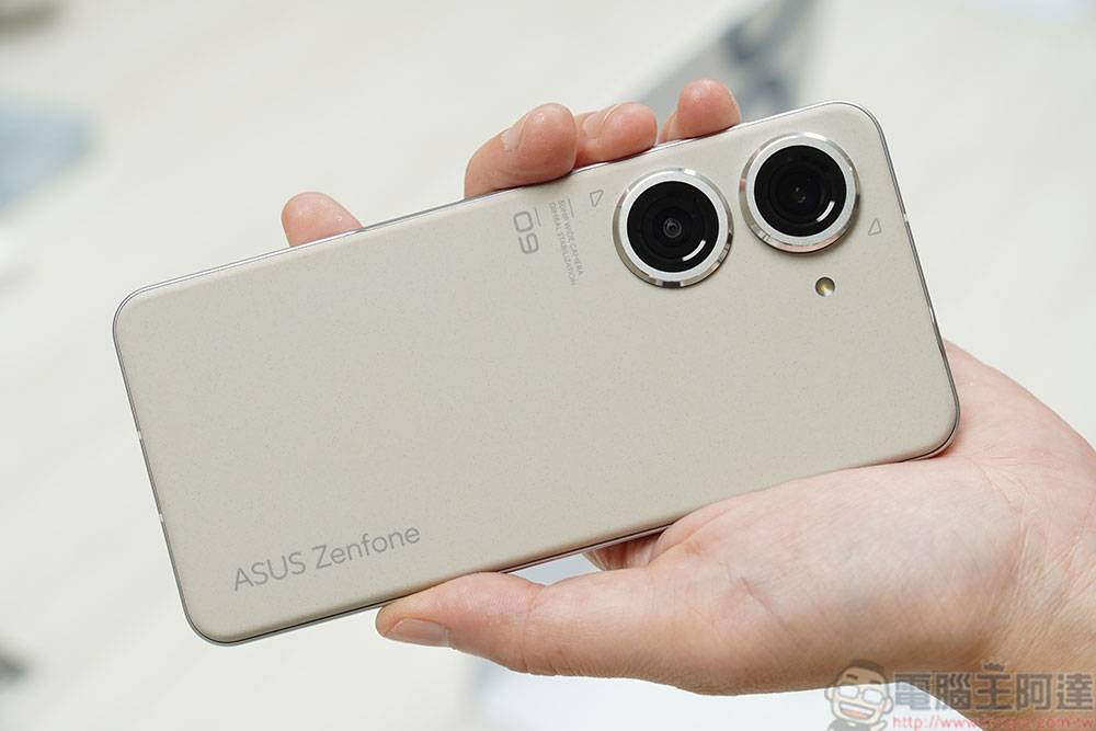 ASUS Zenfone 9 开箱、实测、实拍：轻巧单手刚刚好，操作、续航更美好 - 电脑王阿达