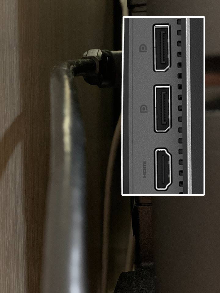 电竞显示器 是使用 DisplayPort 线材比较好？ 还是使用 HDMI 线材？