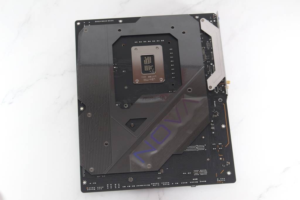 华擎ASRock Phantom Gaming Z790 Nova WiFi-超强六支M.2扩充，还搭载最新Wi-Fi 7无线网络卡