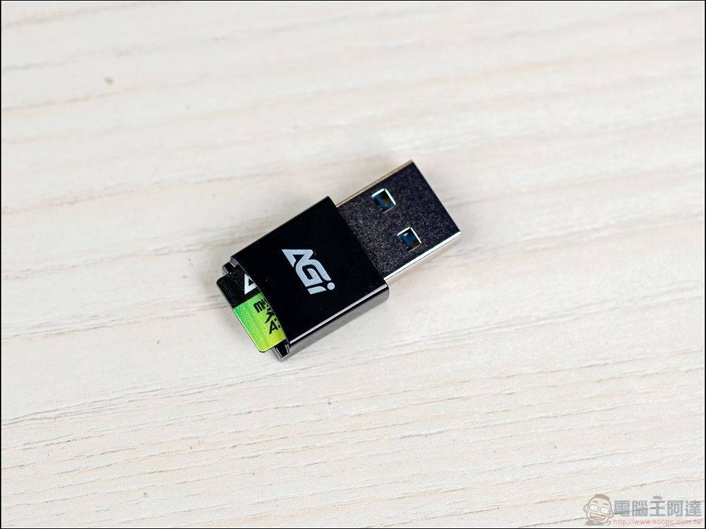 亚奇雷 AGI Supreme Pro TF 138 2TB microSD 记忆卡 （6）