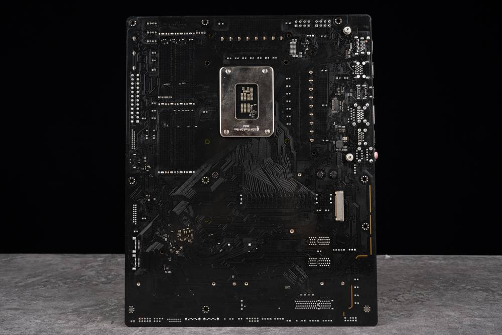 主流性价比之选 ！ ASRock PHANTOM GAMING Z790 Lightning WiFi 主板开箱测试