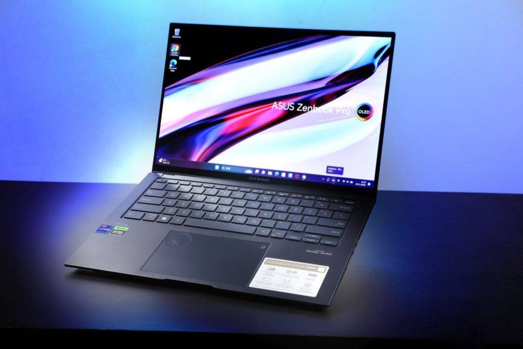 ASUS Zenbook 14 Pro OLED，除了拥有超高效规格，更在 TrackPad 上加入 Asus Dial 功能