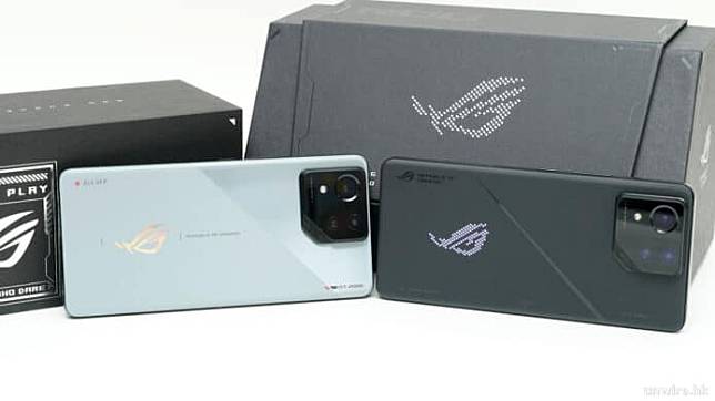 ROG Phone 8 / 8 Pro 外形 手感 设计 规格开箱评测 + 与 ROG Phone 7 比对