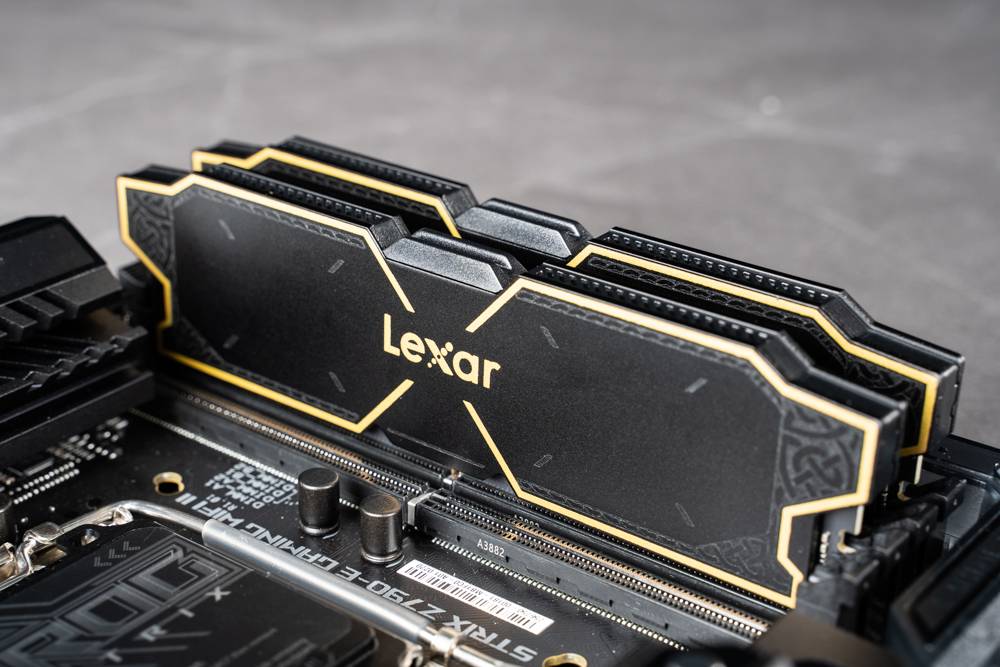 黑金经典配色隐藏巨大超频潜力 ！ LEXAR THOR DDR5 6000 16GBx2 内存开箱测试