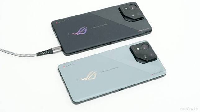 ROG Phone 8 / 8 Pro 外形 手感 设计 规格开箱评测 + 与 ROG Phone 7 比对