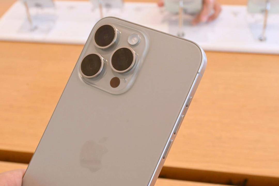 苹果手机拍照长年痛点有解？传 iPhone 16 加入全新镜头涂层