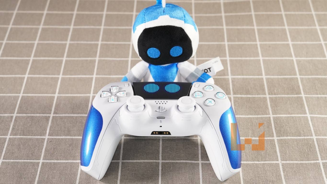 《Astro Bot》限量版DualSense开箱：让可爱的Astro带你飞跃星际！